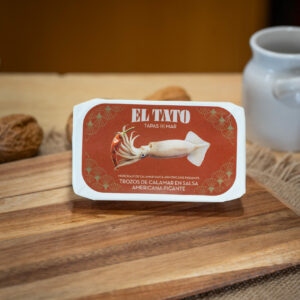 Morceaux de calamar en sauce américaine piquante